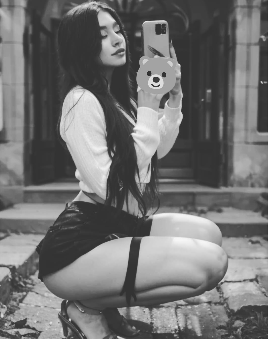 Imagen de Please subscribe and help me pay for my studies!